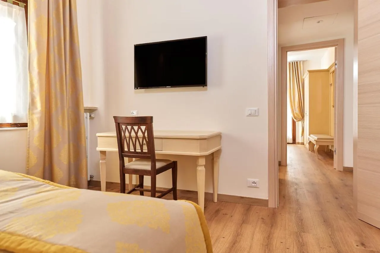 Lake Front Hotel Brenzone Italie