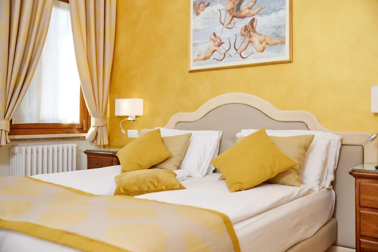 Lake Front Hotel Brenzone  برنزوني سول جاردا