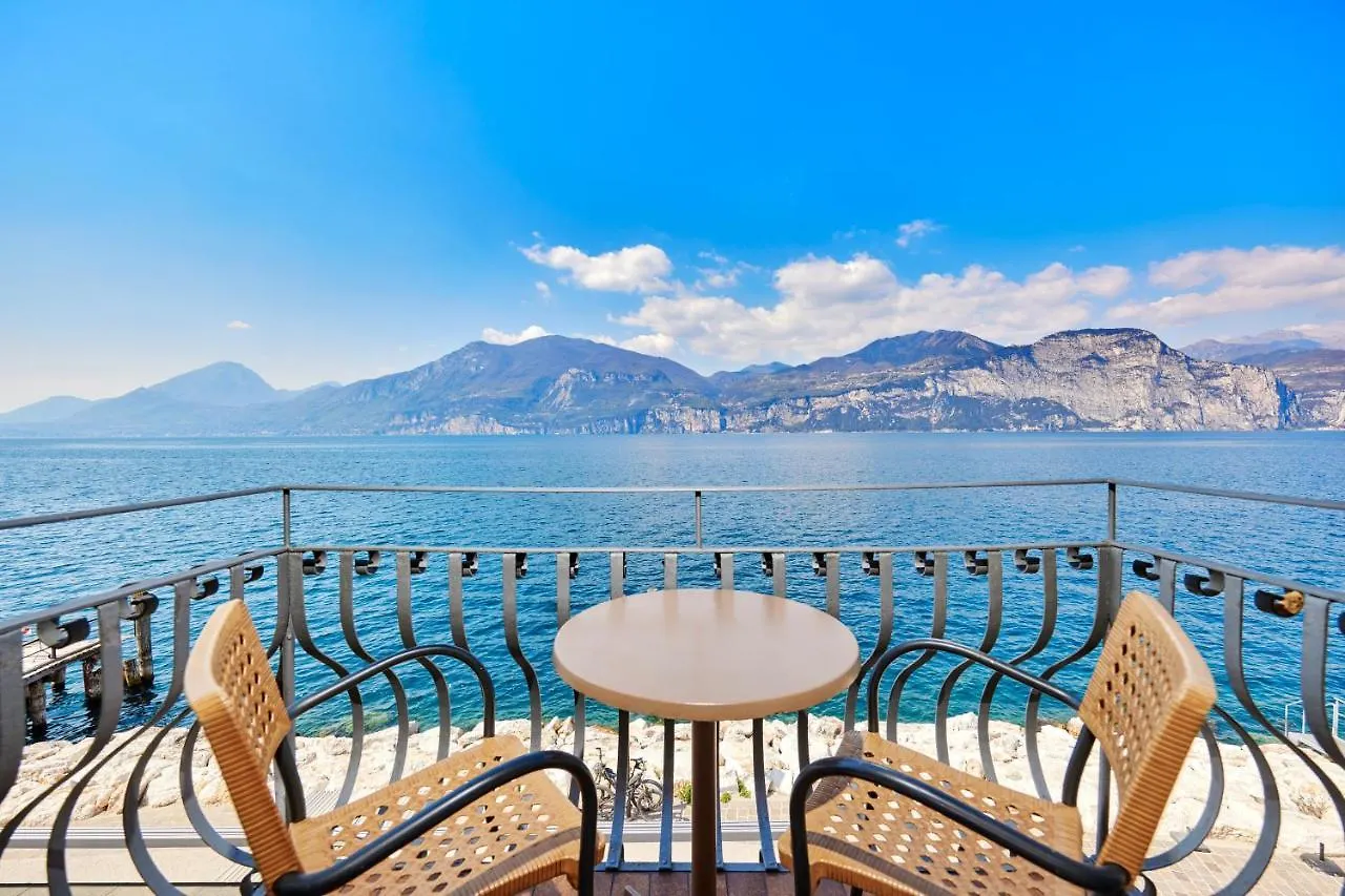 Lake Front Hotel Brenzone Italie