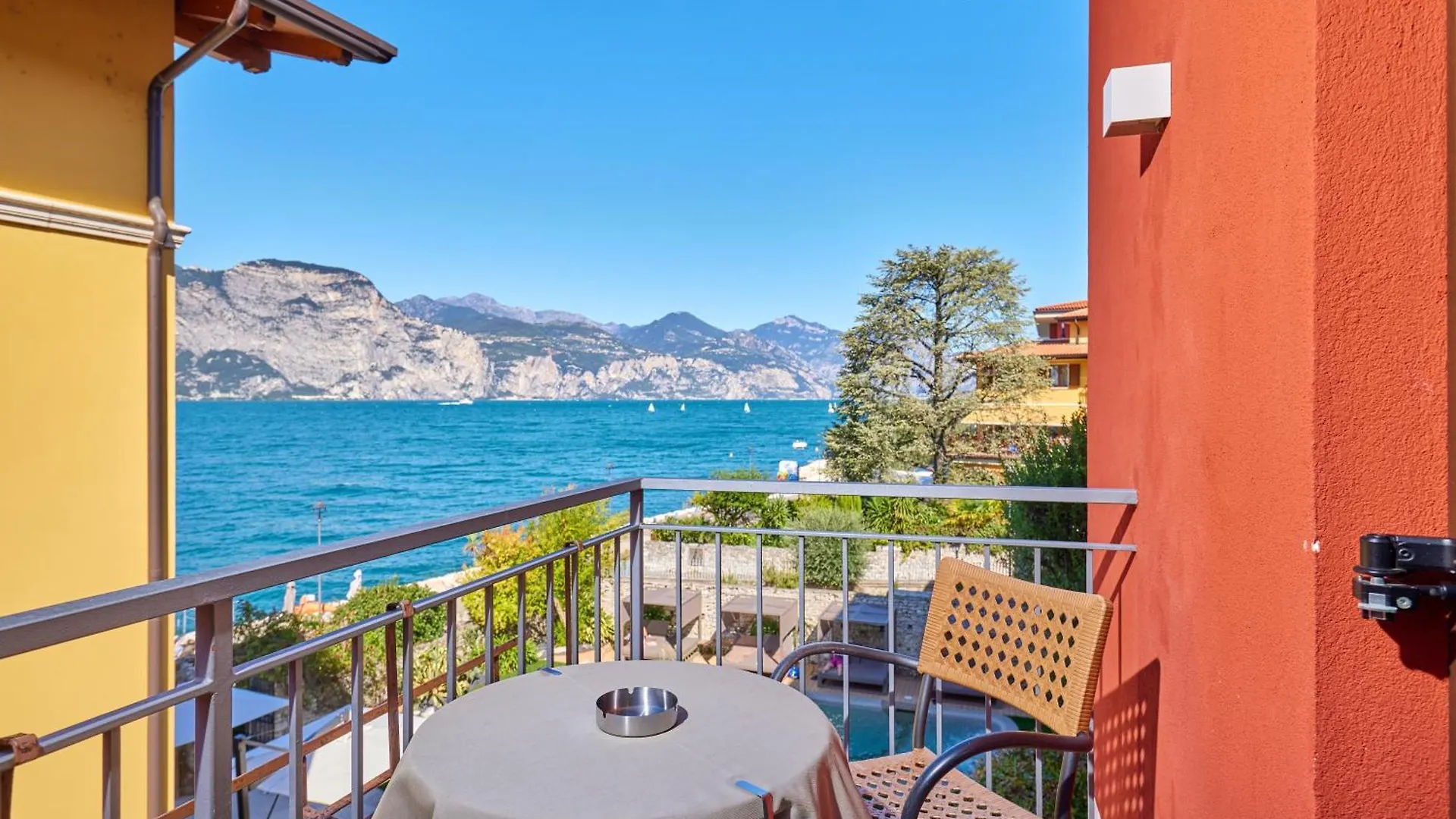 Lake Front Hotel Brenzone  ブレンゾーネ